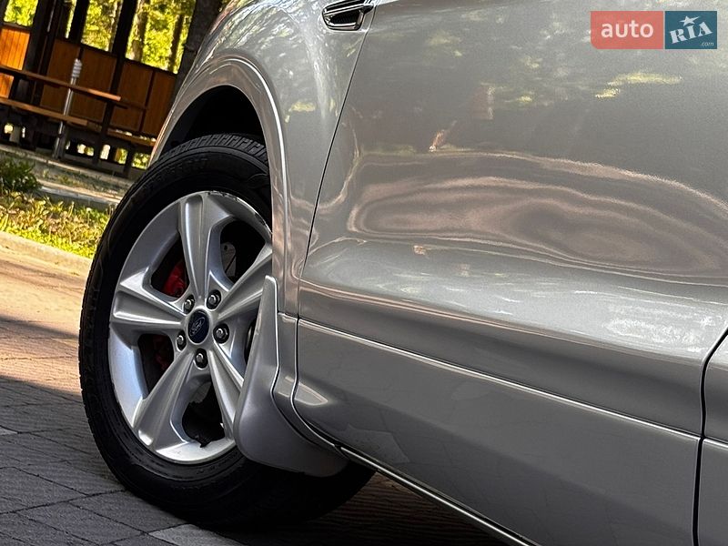 Позашляховик / Кросовер Ford Escape 2015 в Дрогобичі