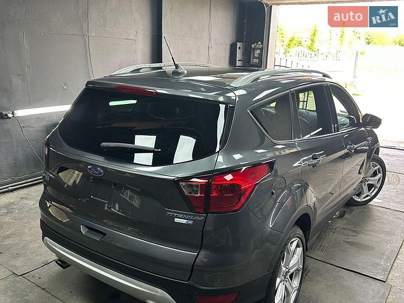 Внедорожник / Кроссовер Ford Escape 2019 в Сумах