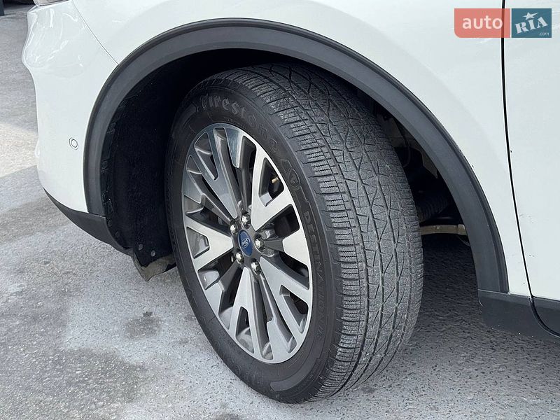 Позашляховик / Кросовер Ford Escape 2020 в Рівному