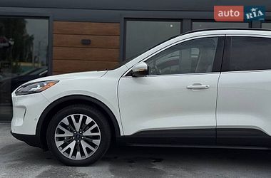 Позашляховик / Кросовер Ford Escape 2020 в Рівному