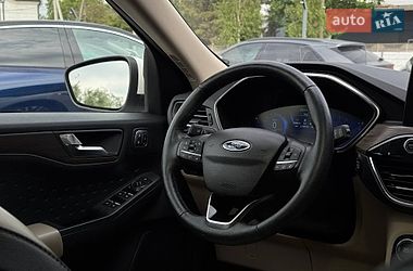 Позашляховик / Кросовер Ford Escape 2020 в Рівному