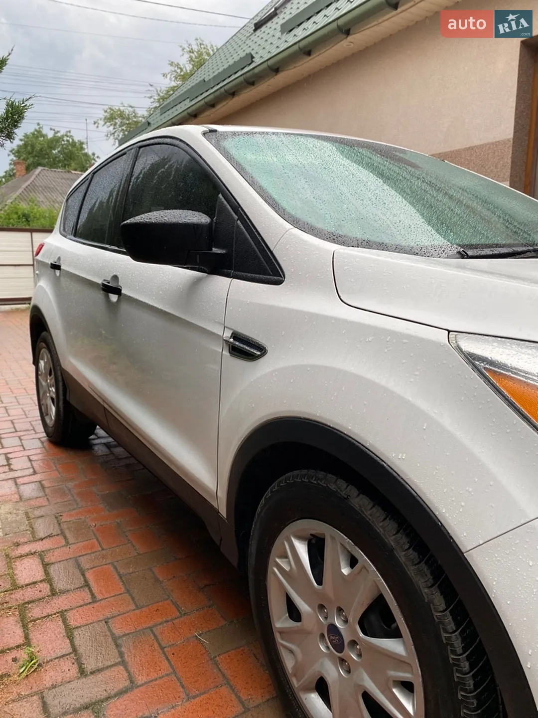 Ford Escape 2015 VIN 1FMCU0F78GUB31469 фото оголошення 2 з 36