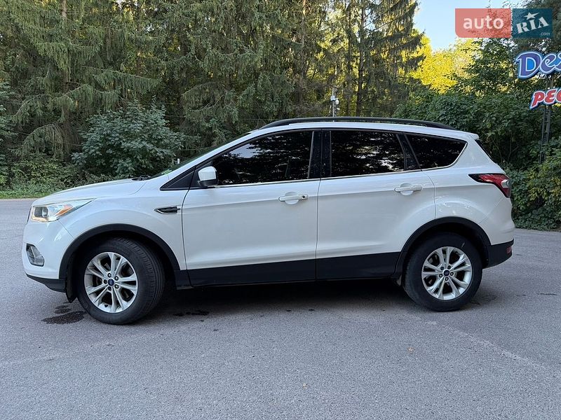 Позашляховик / Кросовер Ford Escape 2017 в Вінниці