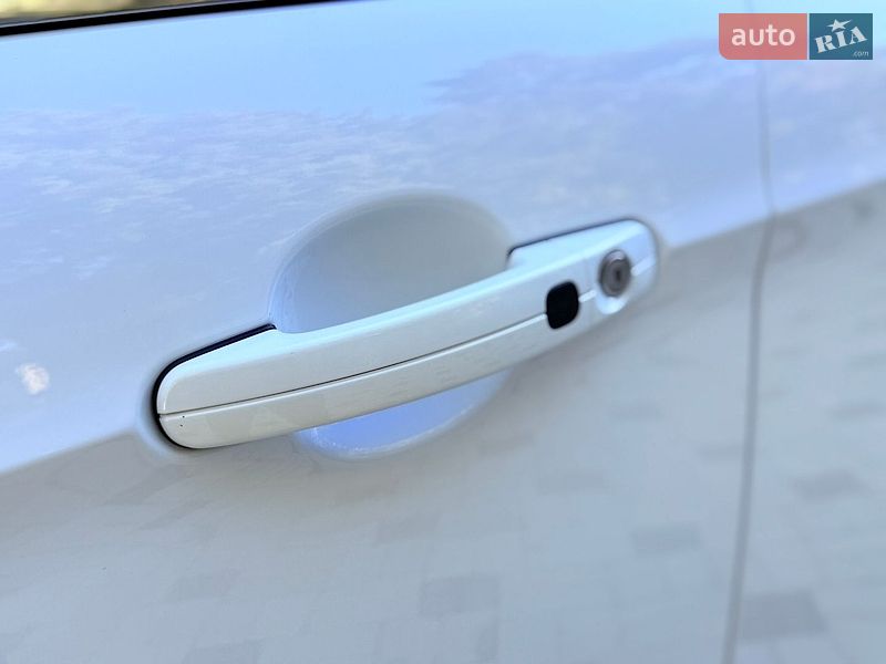 Внедорожник / Кроссовер Ford Escape 2019 в Киеве