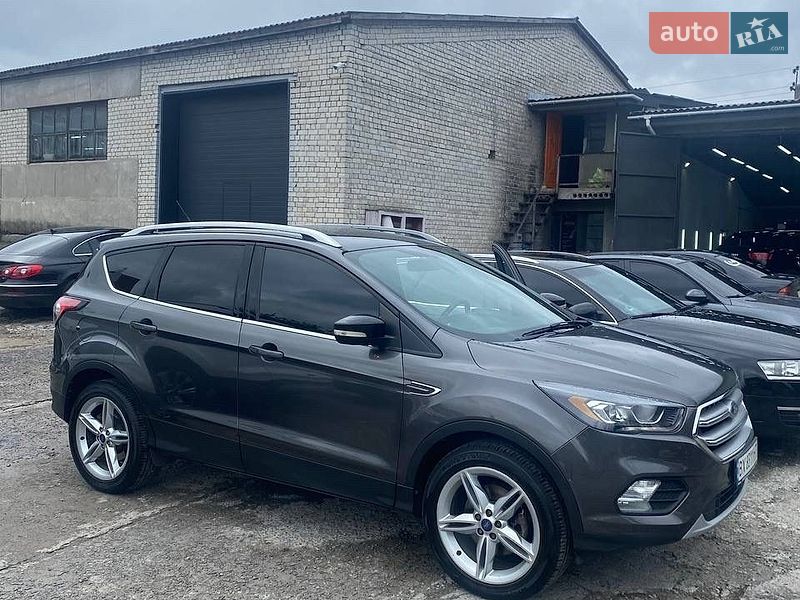Внедорожник / Кроссовер Ford Escape 2017 в Хмельницком