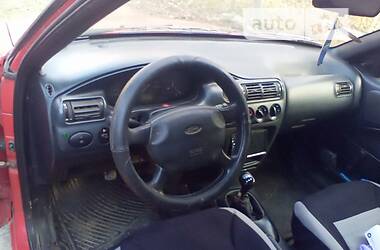 Грузовой фургон Ford Escort Express 2000 в 