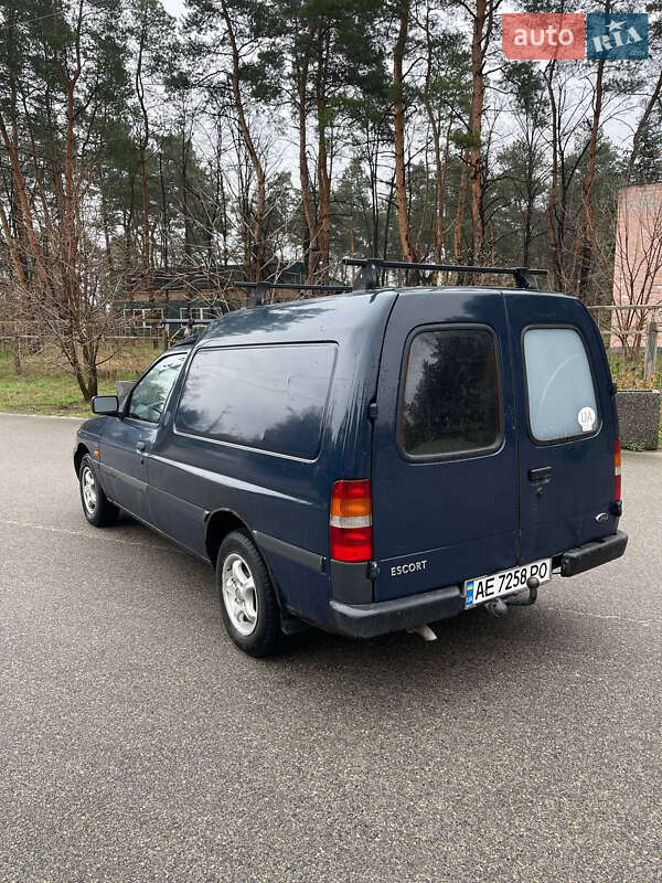 Грузовой фургон Ford Escort Express 1999 в Обуховке