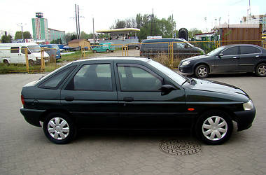 Хэтчбек Ford Escort 1998 в Львове