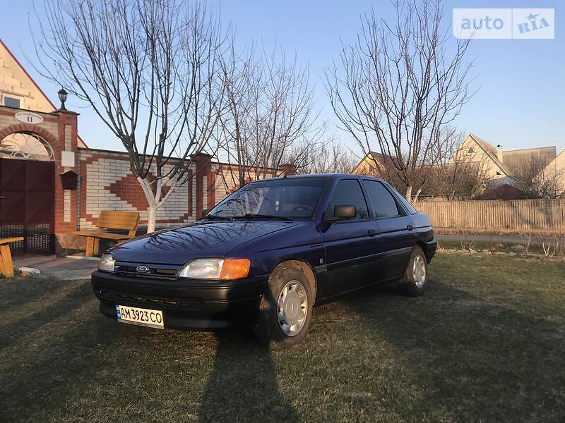 Хэтчбек Ford Escort 1991 в Бородянке