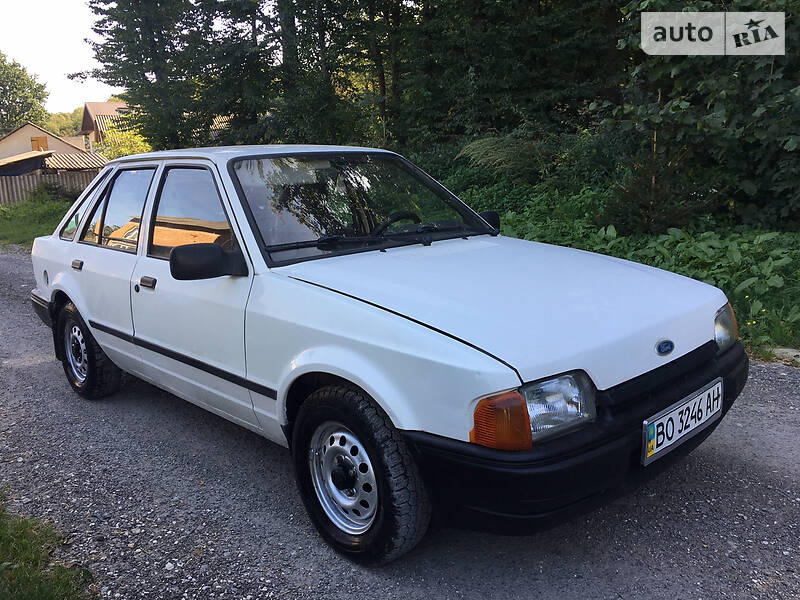 Хэтчбек Ford Escort 1988 в Збараже