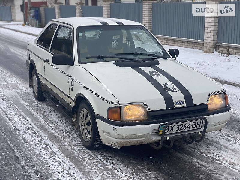 Хэтчбек Ford Escort 1989 в Хмельницком