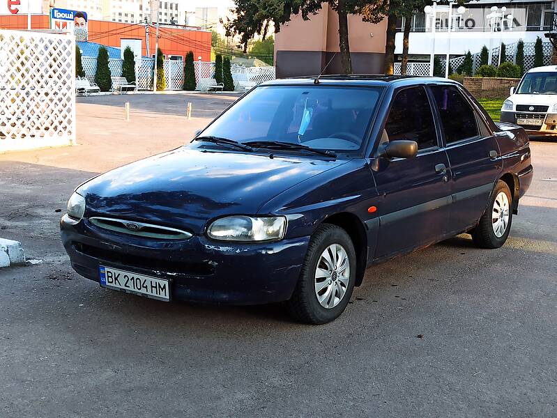 Седан Ford Escort 1995 в Ровно