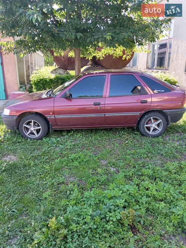 Хэтчбек Ford Escort 1994 в Калуше фото 2 Хэтчбек Ford Escort 1994 в Калуше