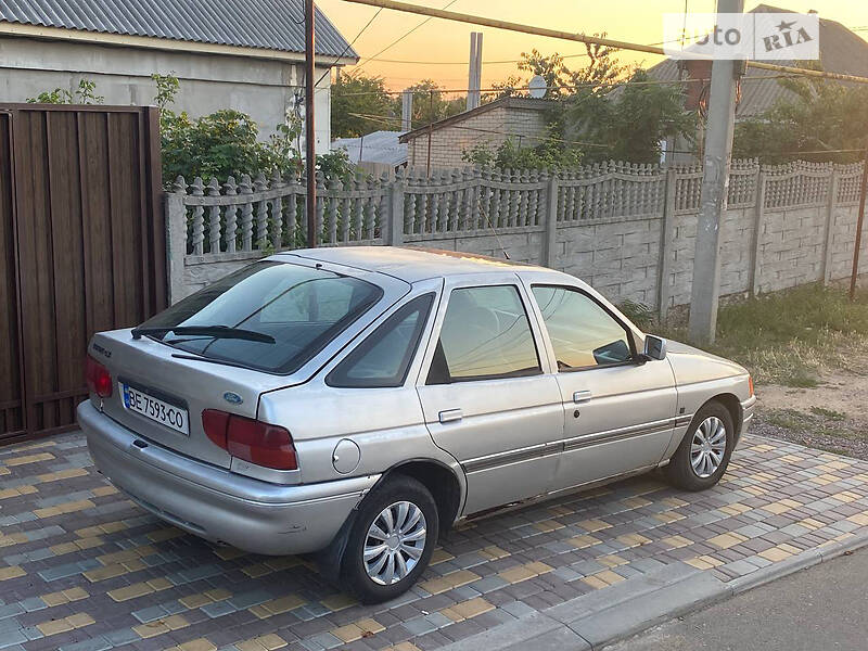 Хэтчбек Ford Escort 1994 в Одессе