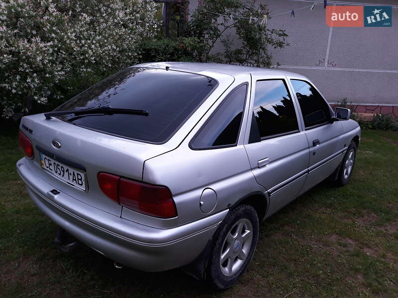 Хэтчбек Ford Escort 1993 в Калуше