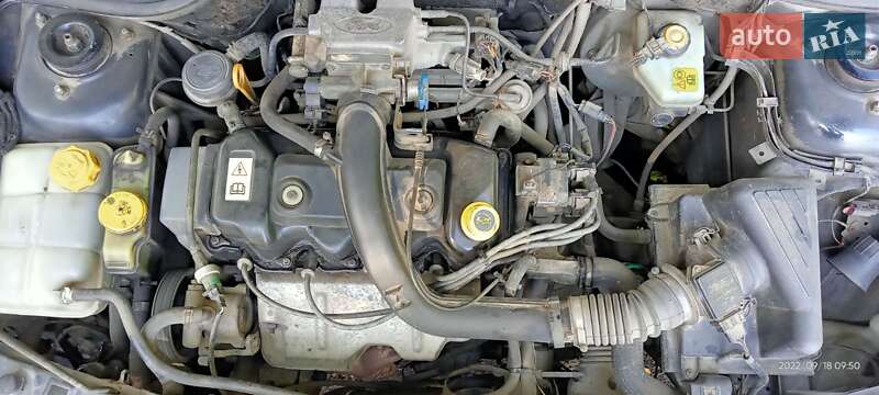 Хетчбек Ford Escort 1995 в Великодолинському