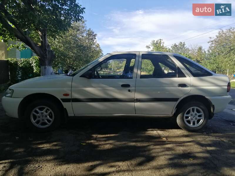 Хэтчбек Ford Escort 1995 в Великой Михайловке