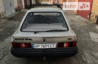 Лифтбек Ford Escort 1986 в 