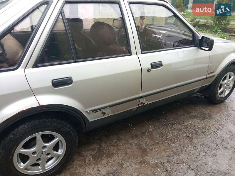 Хэтчбек Ford Escort 1985 в Днепре