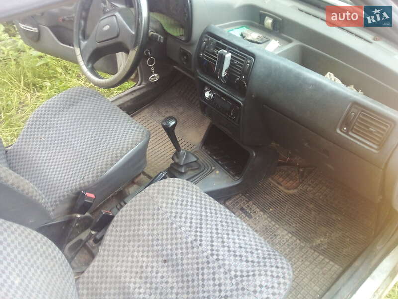 Хэтчбек Ford Escort 1988 в Перечине фото 2 Хэтчбек Ford Escort 1988 в Перечине