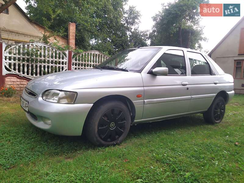 Хэтчбек Ford Escort 1995 в Ровно