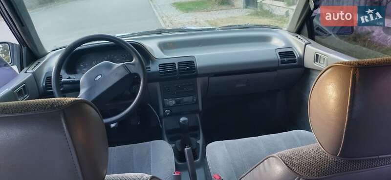 Седан Ford Escort 1993 в Дніпрі