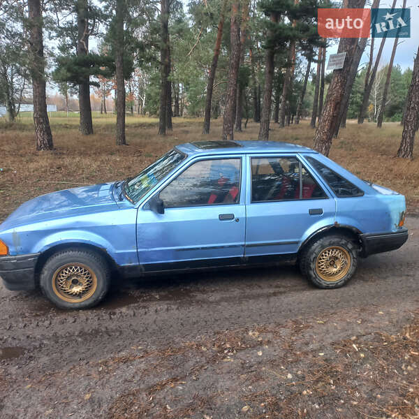 Лифтбек Ford Escort 1985 в Буче