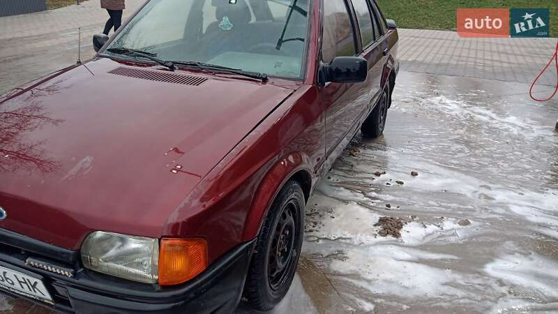 Хэтчбек Ford Escort 1988 в Ярмолинцах