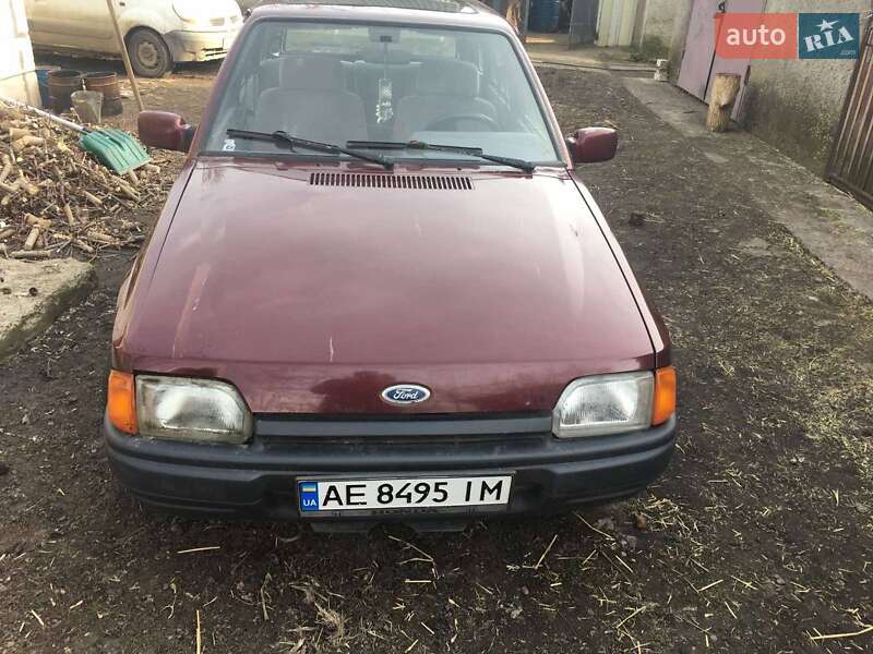 Хэтчбек Ford Escort 1989 в Новомосковске