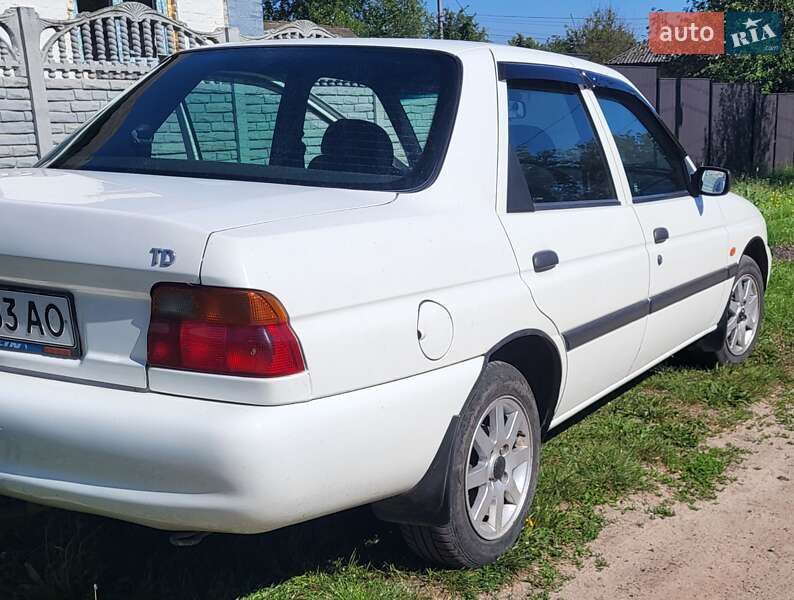 Седан Ford Escort 1995 в Прилуках
