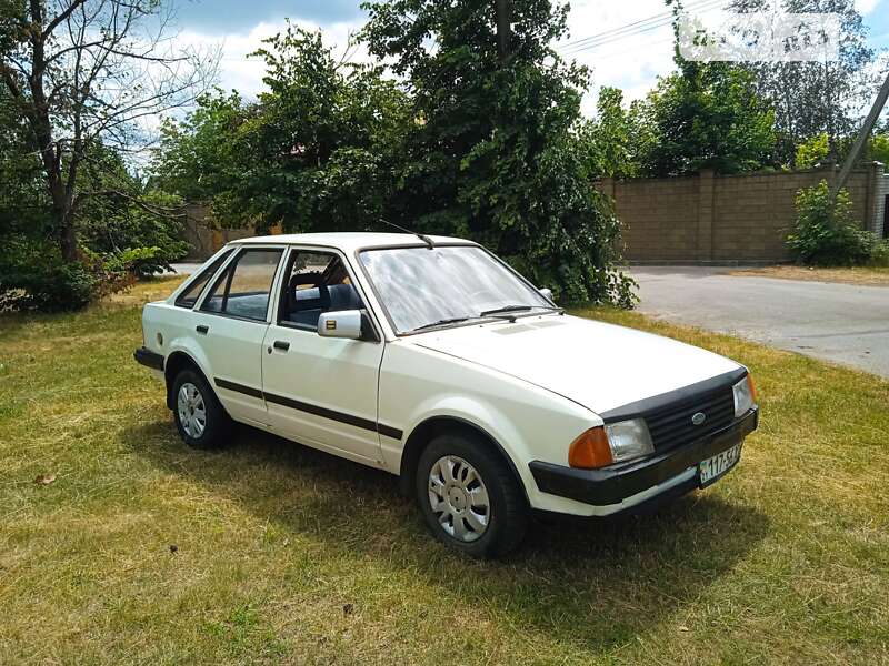 Хетчбек Ford Escort 1982 в Пісочині