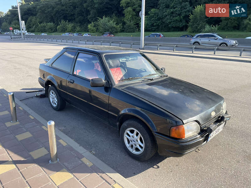 Хэтчбек Ford Escort 1988 в 