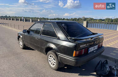 Хэтчбек Ford Escort 1988 в 