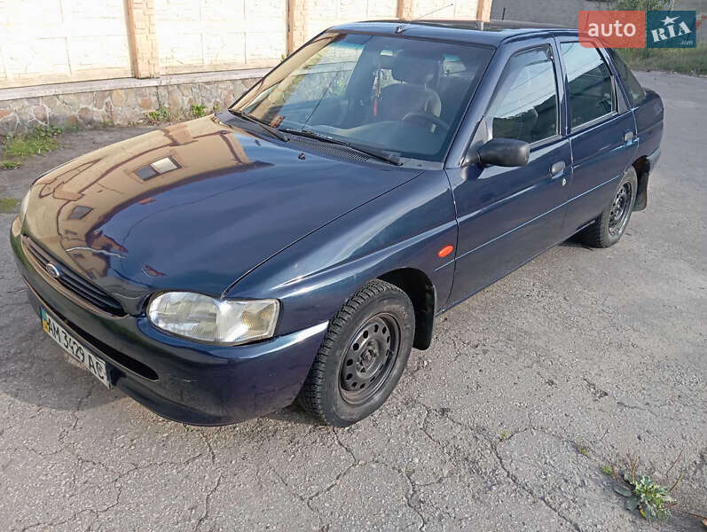 Седан Ford Escort 1997 в Болехове