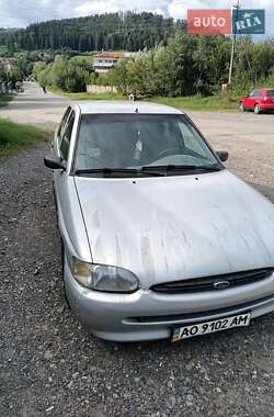 Хэтчбек Ford Escort 1996 в 
