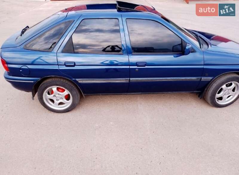 Хетчбек Ford Escort 1994 в Компаніївці