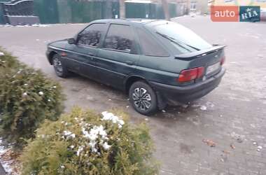 Хэтчбек Ford Escort 1995 в 