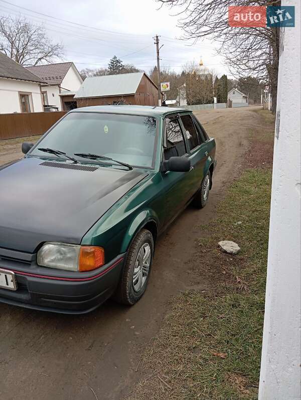 Хэтчбек Ford Escort 1981 в Черновцах