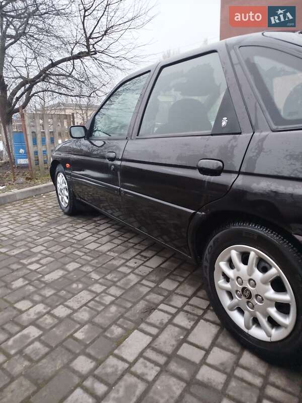 Хэтчбек Ford Escort 1995 в Луцке