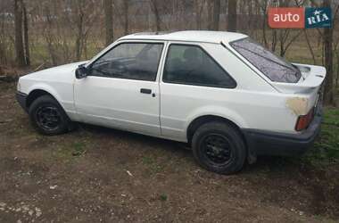 Хетчбек Ford Escort 1981 в Тростянці