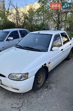 Хэтчбек Ford Escort 2000 в 