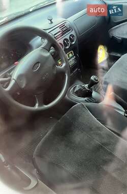 Хэтчбек Ford Escort 2000 в 