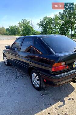 Хетчбек Ford Escort 1992 в 