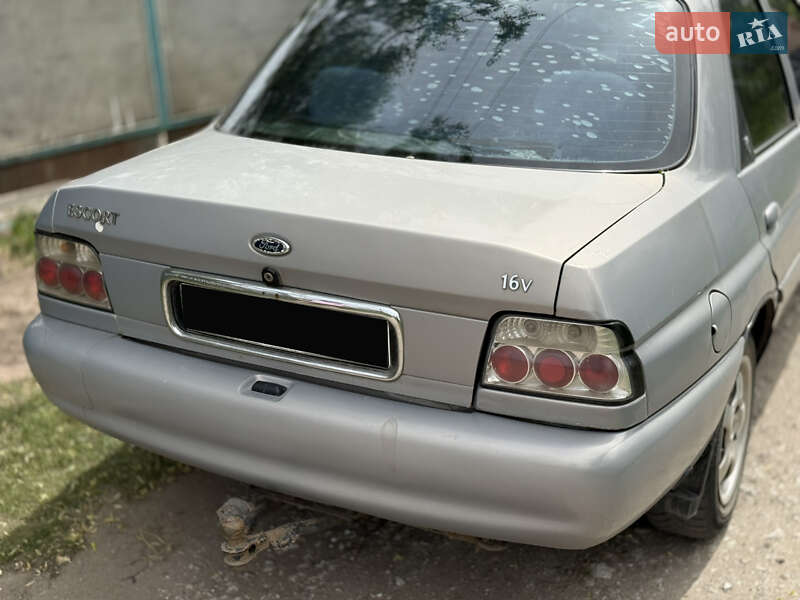 Седан Ford Escort 1996 в Мерефа