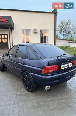 Хэтчбек Ford Escort 1996 в 