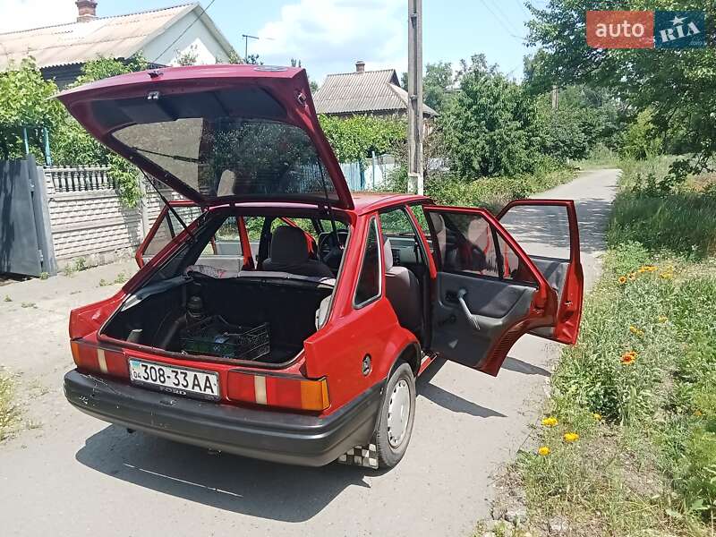 Хэтчбек Ford Escort 1986 в Кривом Роге фото 3 Хэтчбек Ford Escort 1986 в Кривом Роге