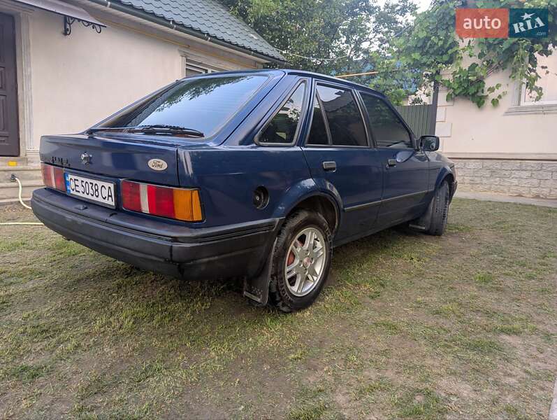 Хэтчбек Ford Escort 1988 в Великом Кучурове