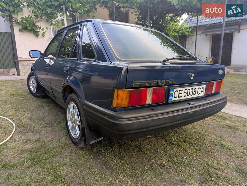 Хэтчбек Ford Escort 1988 в Великом Кучурове