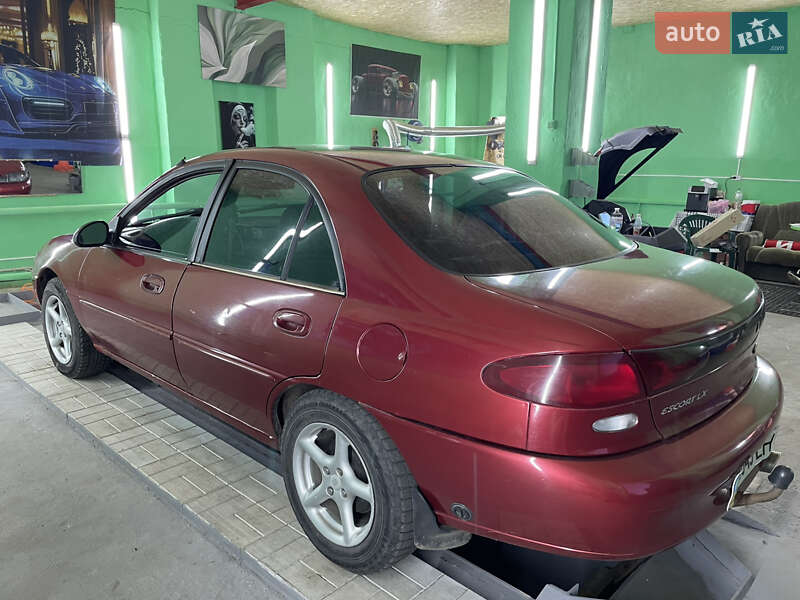 Седан Ford Escort 1996 в Краснокутске