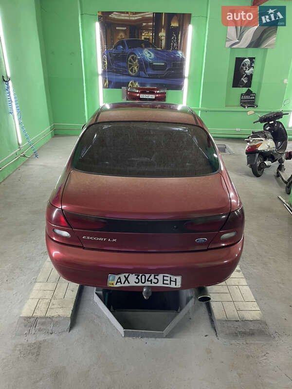 Седан Ford Escort 1996 в Краснокутске